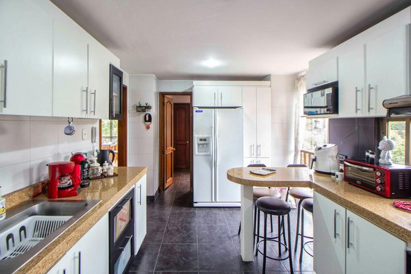 How Can You Optimize Natural Light in Your UK Living Space?